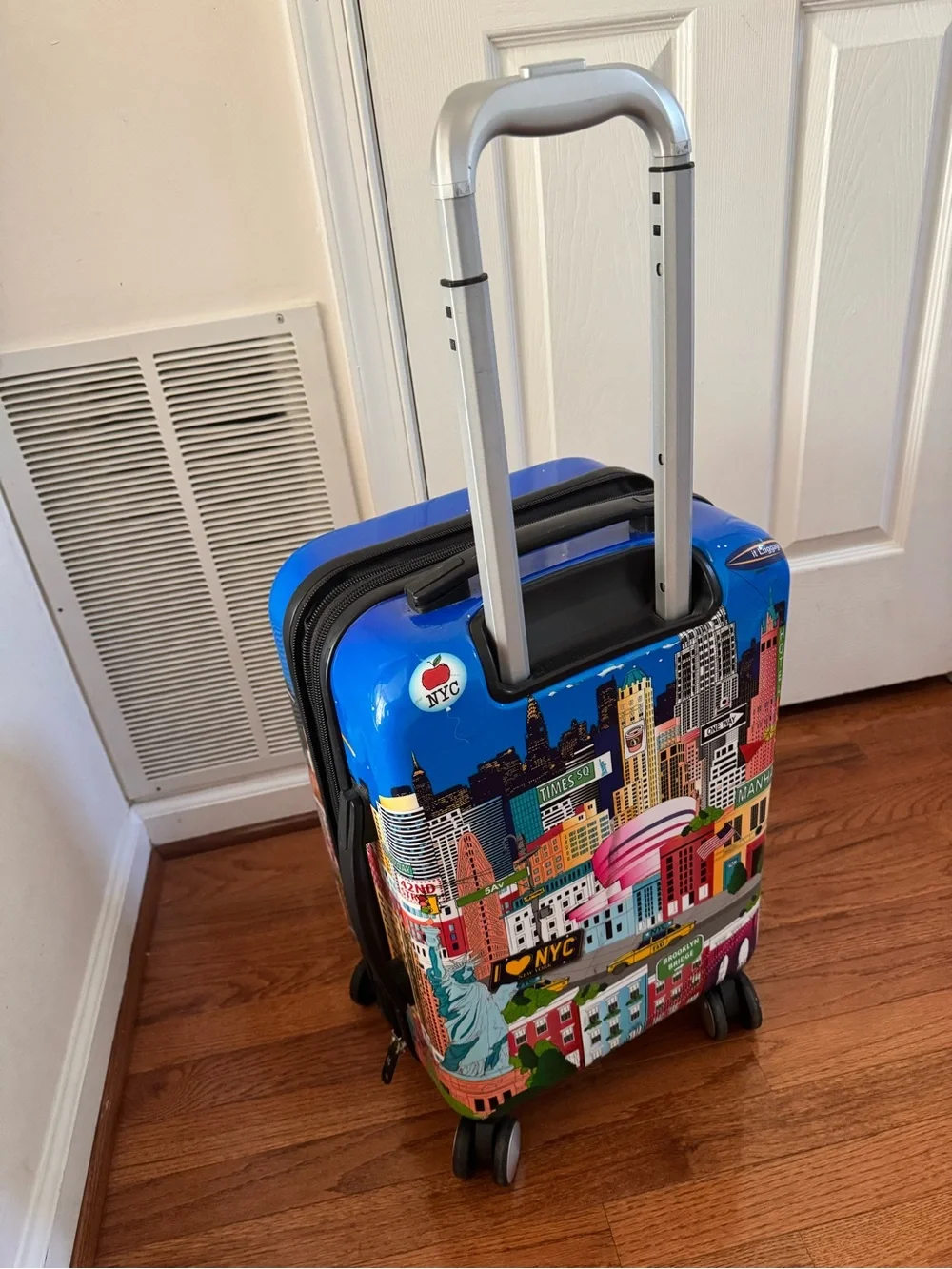 Kids it Luggage 22” NYC Hardside Spinner Suitcase